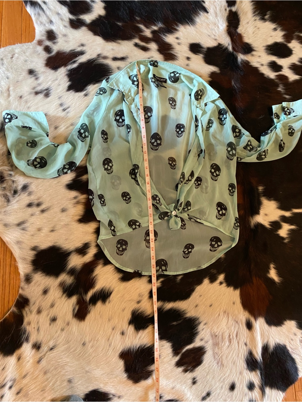 💀 mint About A Girl Mint Skull Print Button-Front Blouse